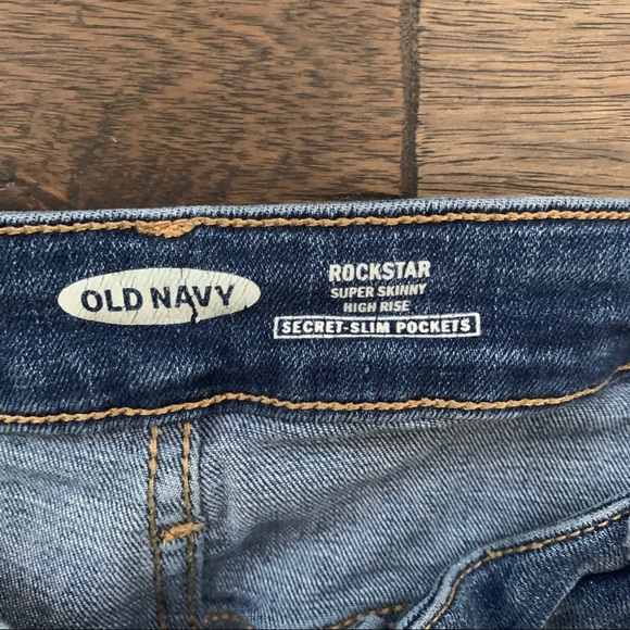 Old Navy WMNS Rockstar Super Skinny Jeans. Sz 16. - Picture 5 of 6